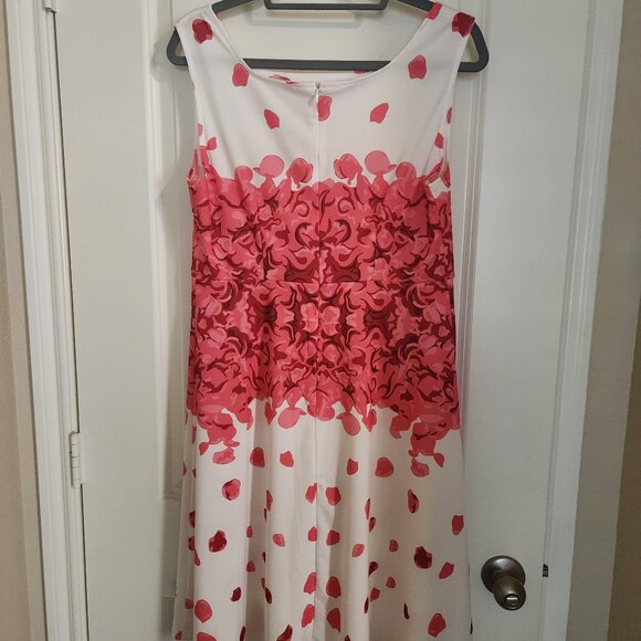 Dresses worn only once! - Picture 1 of 8